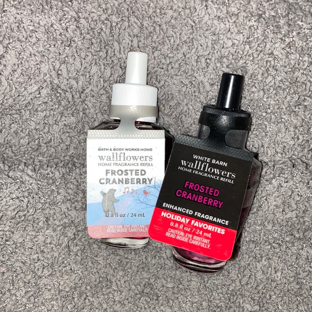 2 FROSTED CRANBERRY Bath & Body Works Wallflower Plug In Scents
